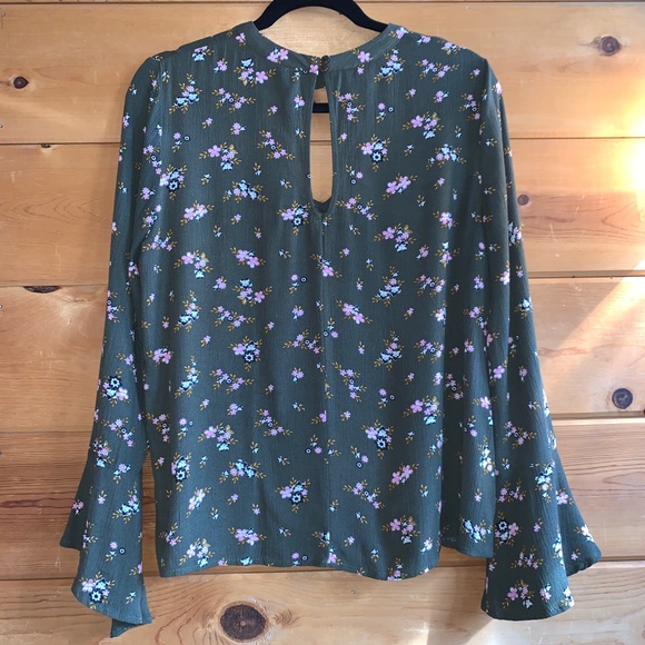 Bongo Tiny Floral Print Boho Bell Sleeve Top - Picture 5 of 6
